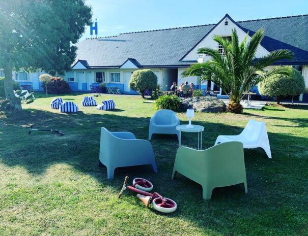 Petit déjeuner en terrasse à l'hôtel Heod